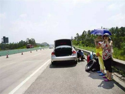 汽車救援專業為車主提供高速路救援幫助