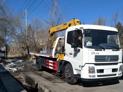 日常汽車撞成什么樣需要叫拖車呢？