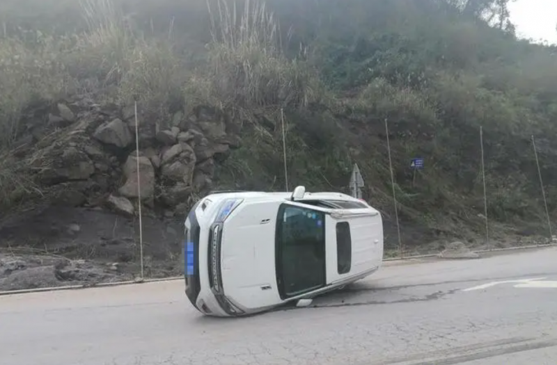 發生翻車事故時如何避險救援