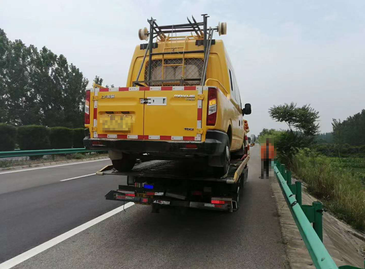 行車路上遇緊急情況，駕駛員該如何自我救援？