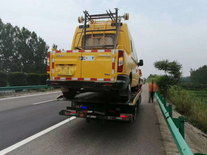 行車路上遇緊急情況，駕駛員該如何自我救援？