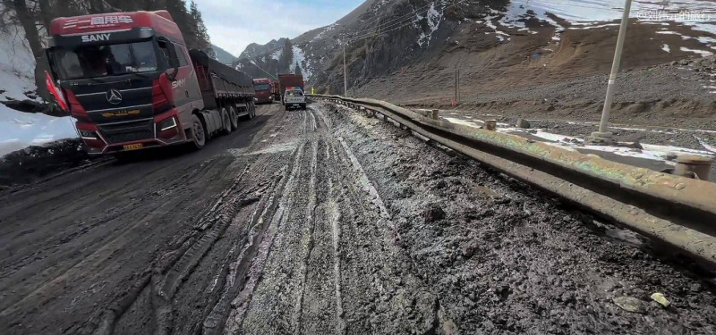 在泥濘的爛路上開車技巧