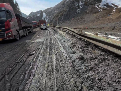 在泥濘的爛路上開車技巧